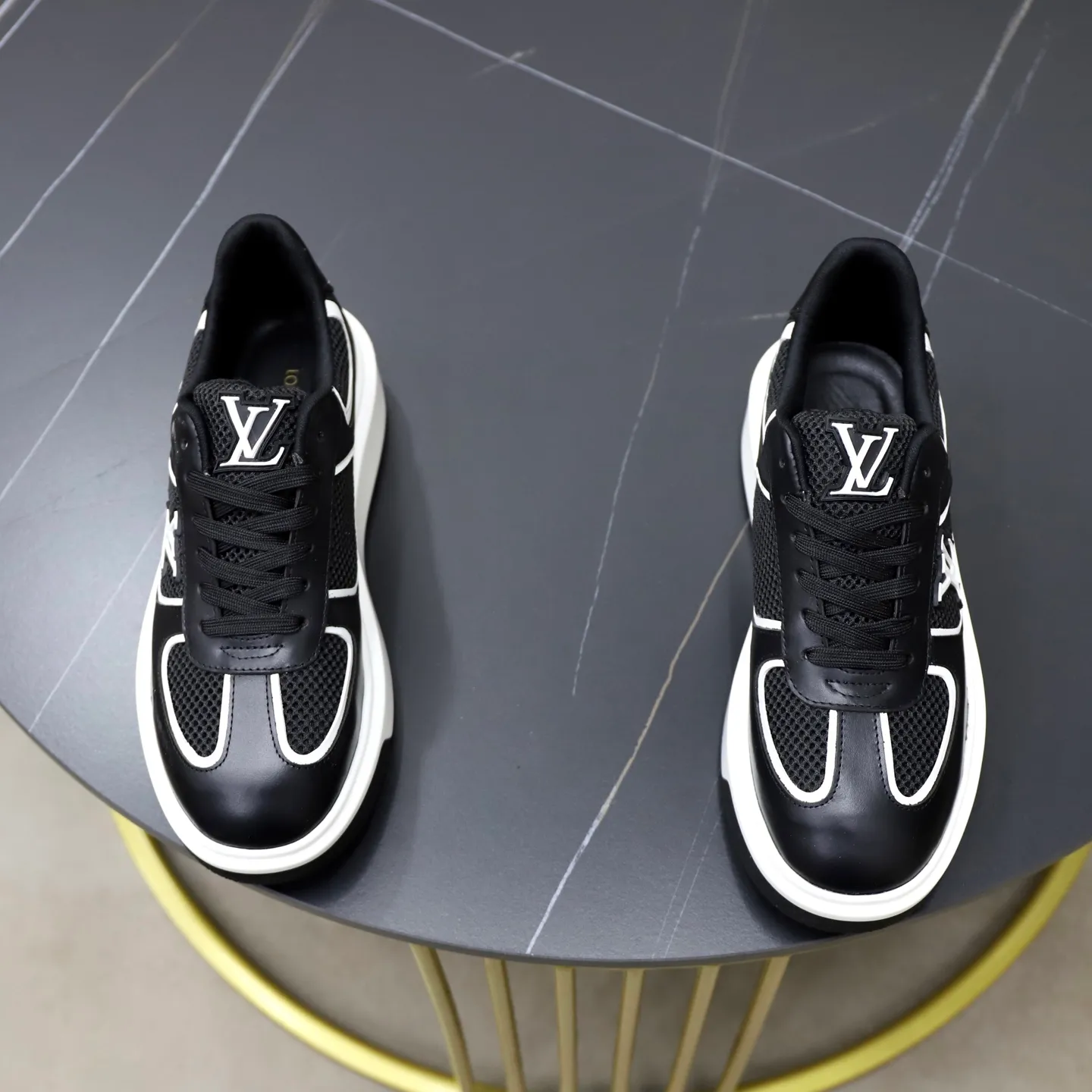 Ex-factory price: 442💰🙅‍♂️🙅‍♂️🙅‍♂️ Brand: LV Louis Vuitton Standard code: 38-44 (45 customized) Level: Same as the official website Material: Original cowhide stitching surface Comfortable and breathable lining Lightweight wear-resistant outsole Style category: Men's fashionable casual shoes Running sneakers Distinguished luxury brand elements Top luxury Color: actual picture color